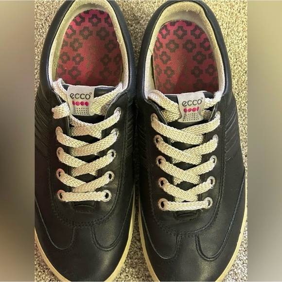 ECCO black leather womens size 37 (6.5/7) golf shoes - Picture 2 of 6
